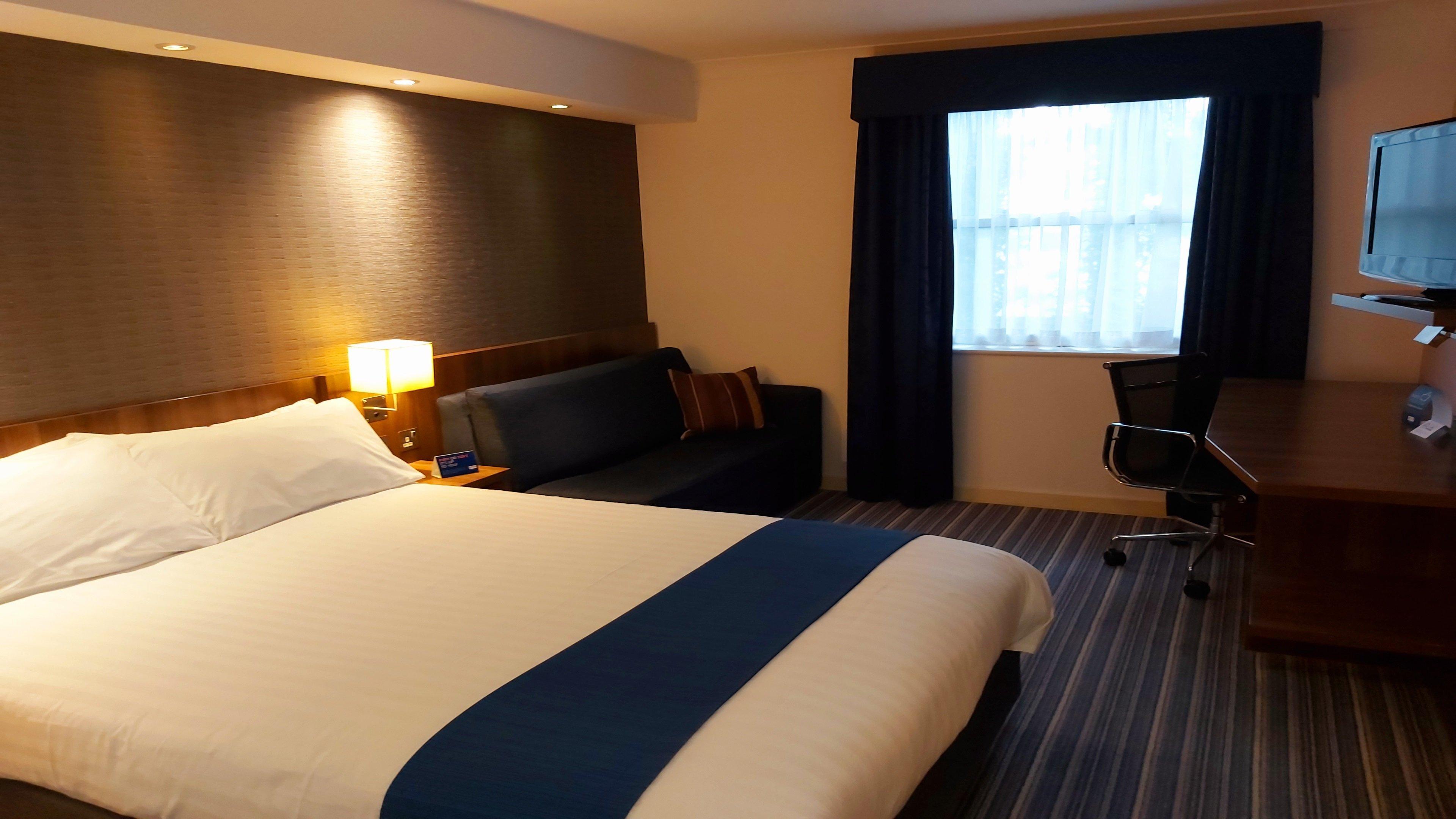 Holiday Inn Express London Gatwick Crawley, An Ihg Hotel Exterior foto