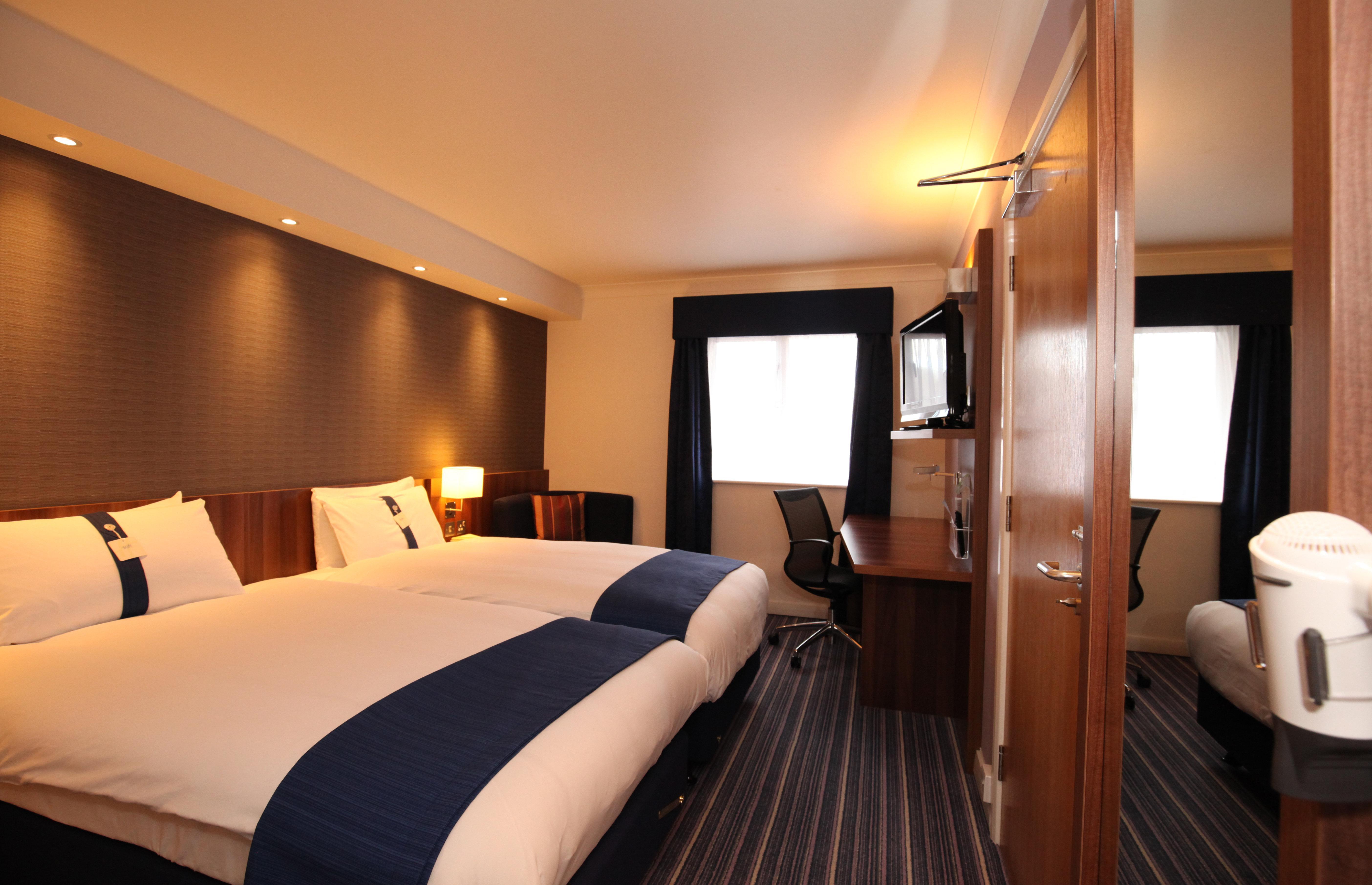 Holiday Inn Express London Gatwick Crawley, An Ihg Hotel Exterior foto