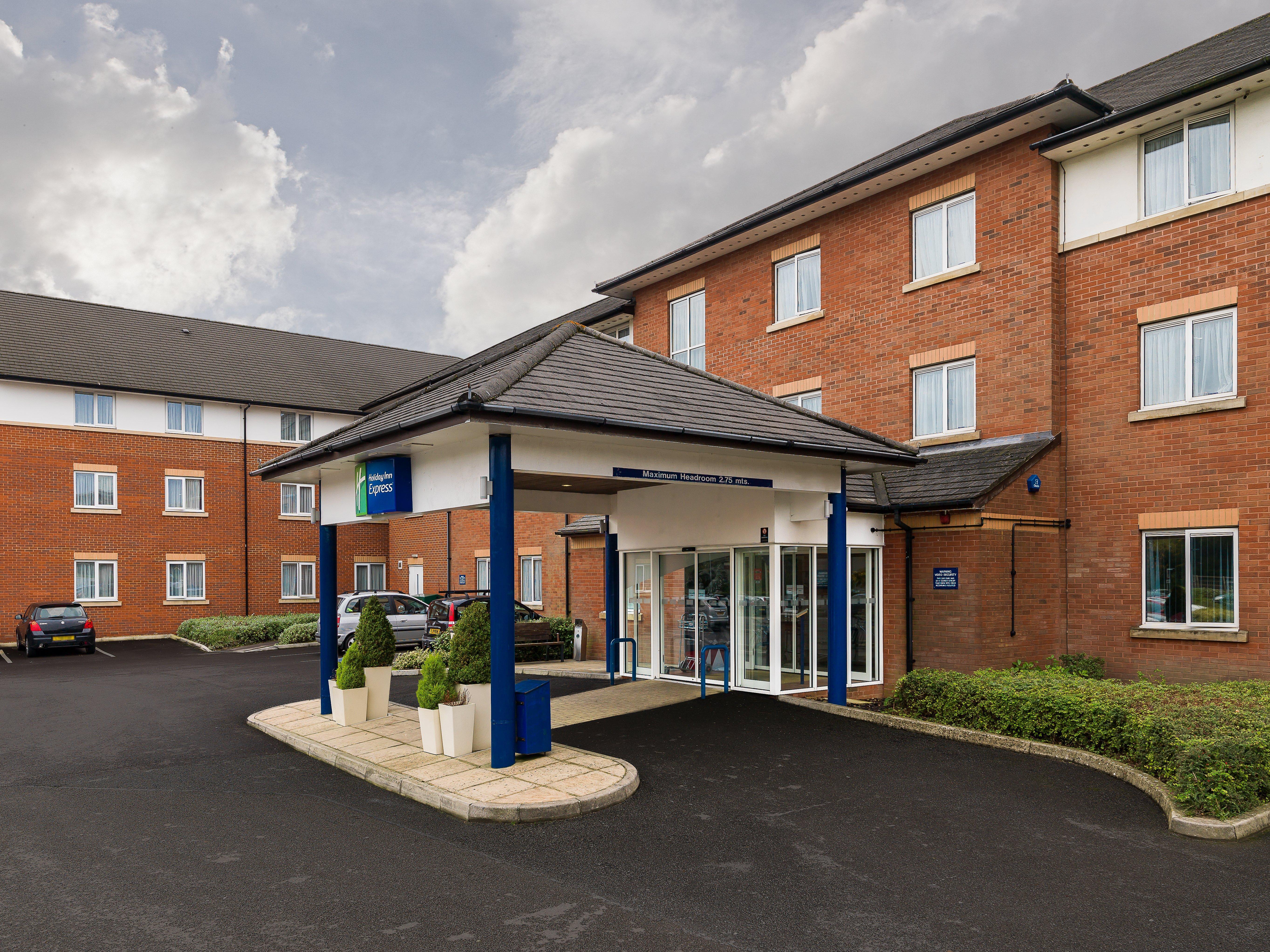 Holiday Inn Express London Gatwick Crawley, An Ihg Hotel Exterior foto