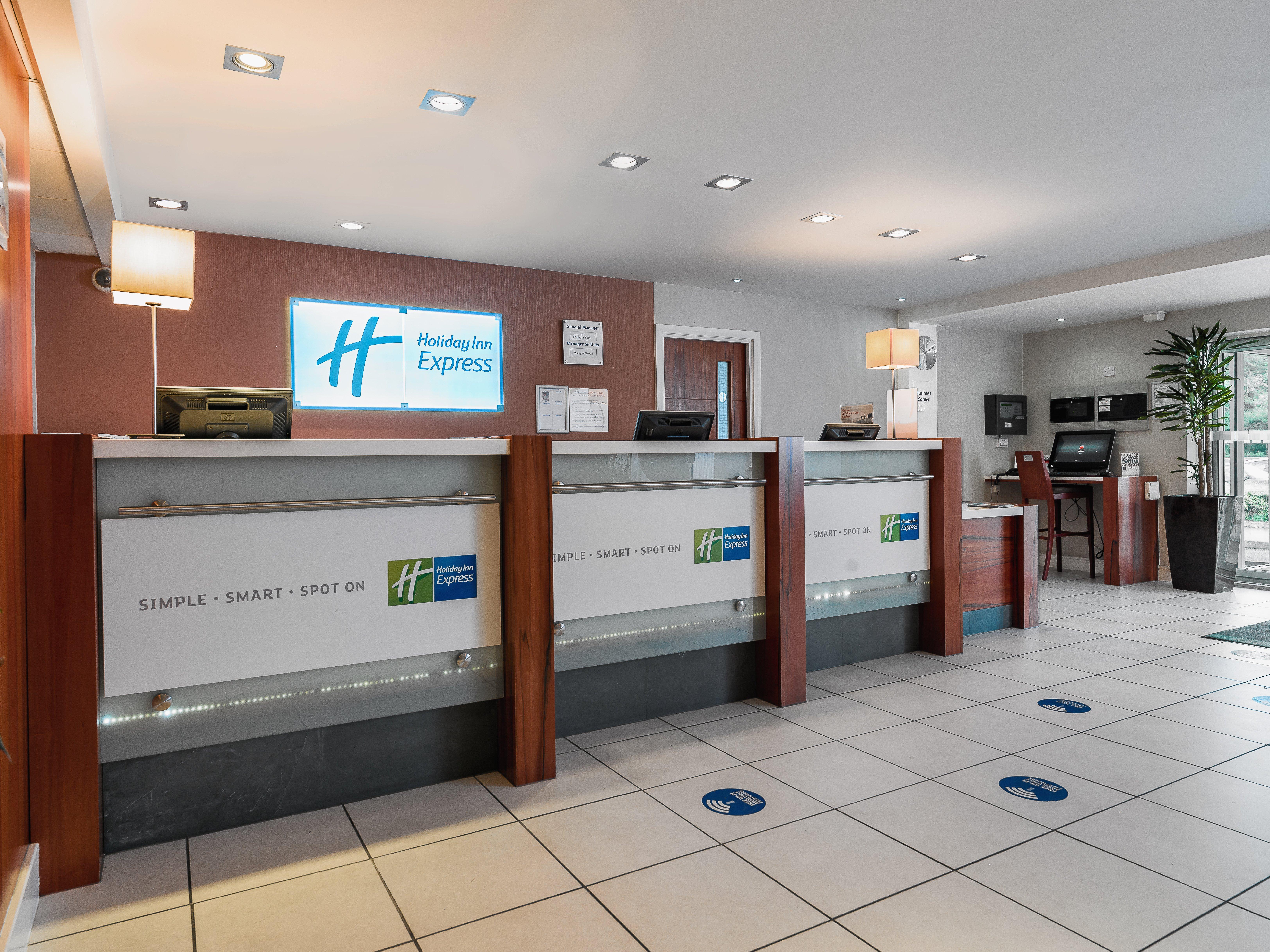 Holiday Inn Express London Gatwick Crawley, An Ihg Hotel Exterior foto