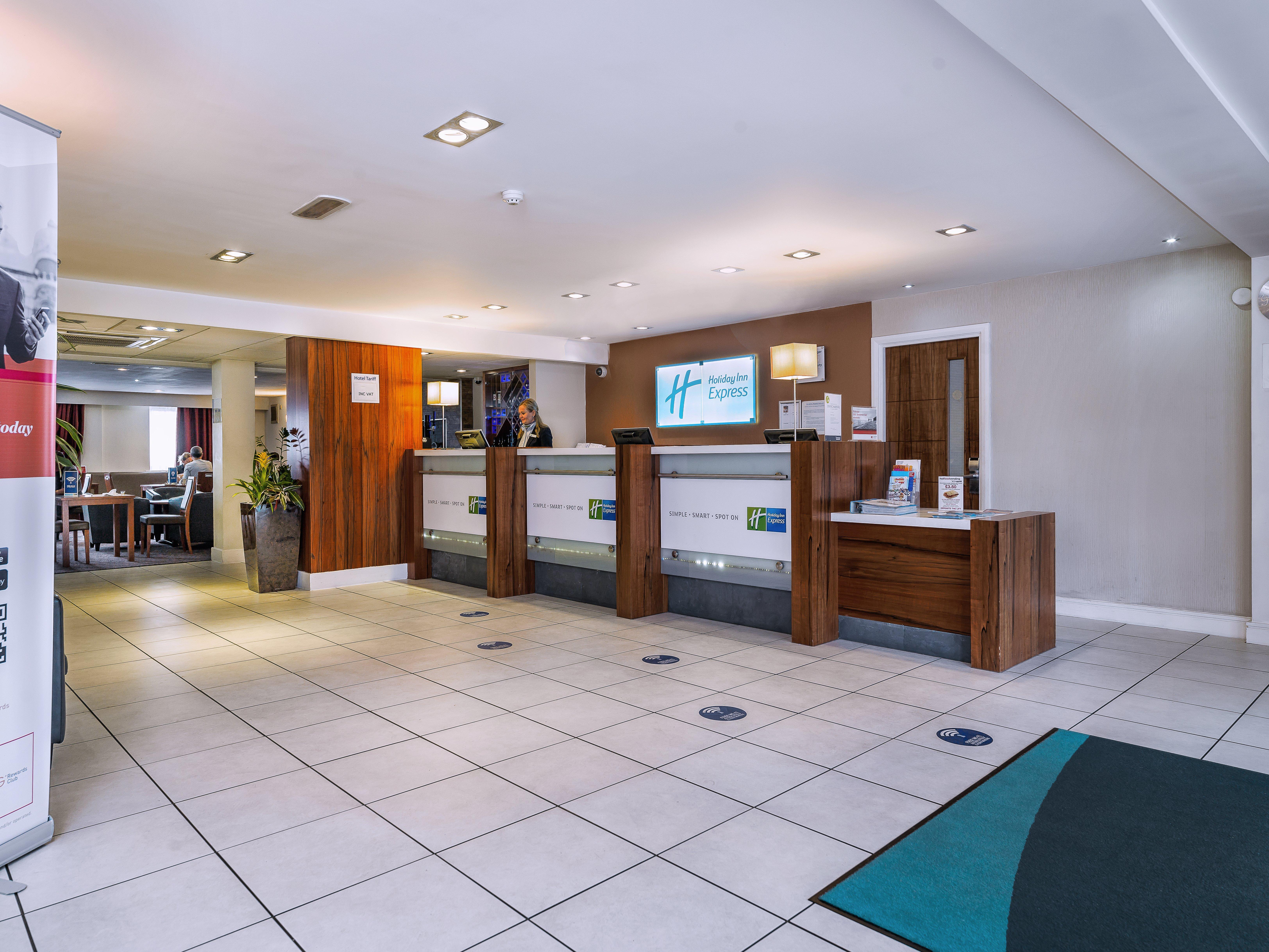 Holiday Inn Express London Gatwick Crawley, An Ihg Hotel Exterior foto