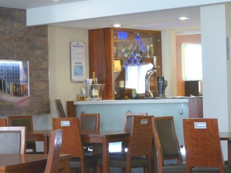 Holiday Inn Express London Gatwick Crawley, An Ihg Hotel Exterior foto